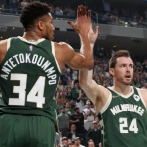 开云体育平台-雄鹿今夏不会续约米德尔顿 下季表现决定球队未来